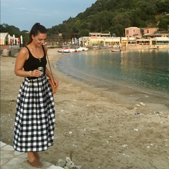 Plaid black and white long skirt. - Picture 7 of 7